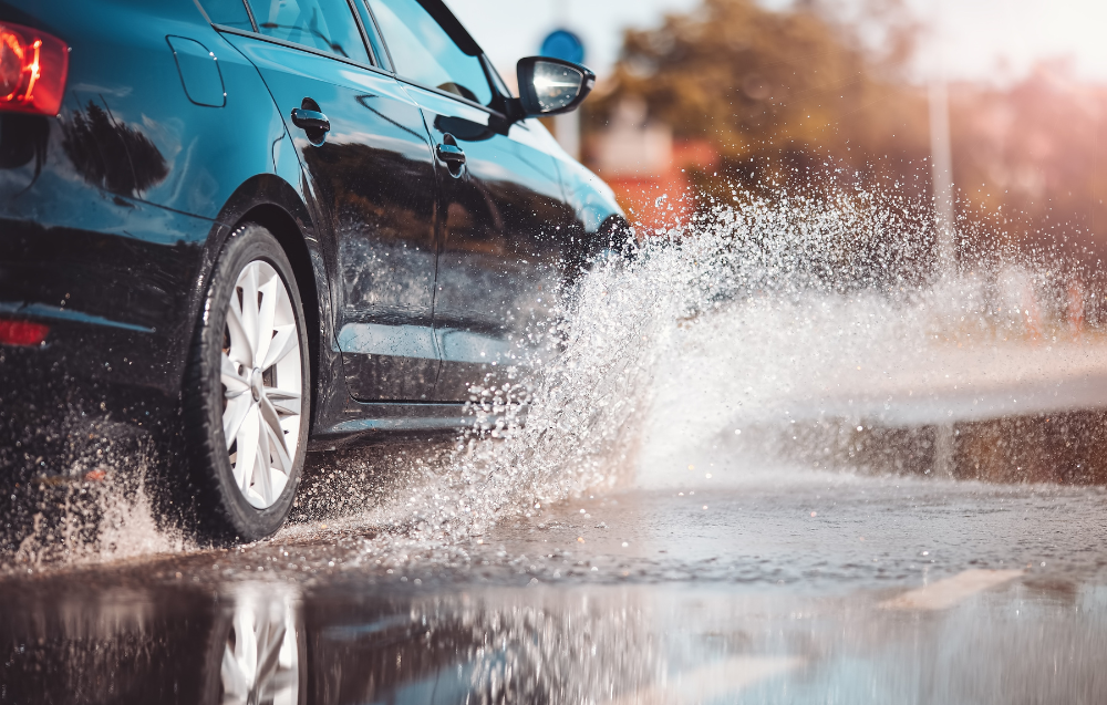Pneus e chuva: prepare o seu carro para a época chuvosa e poupe em segurança